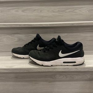 NIKE AIRMAX MENS SIZE US 10